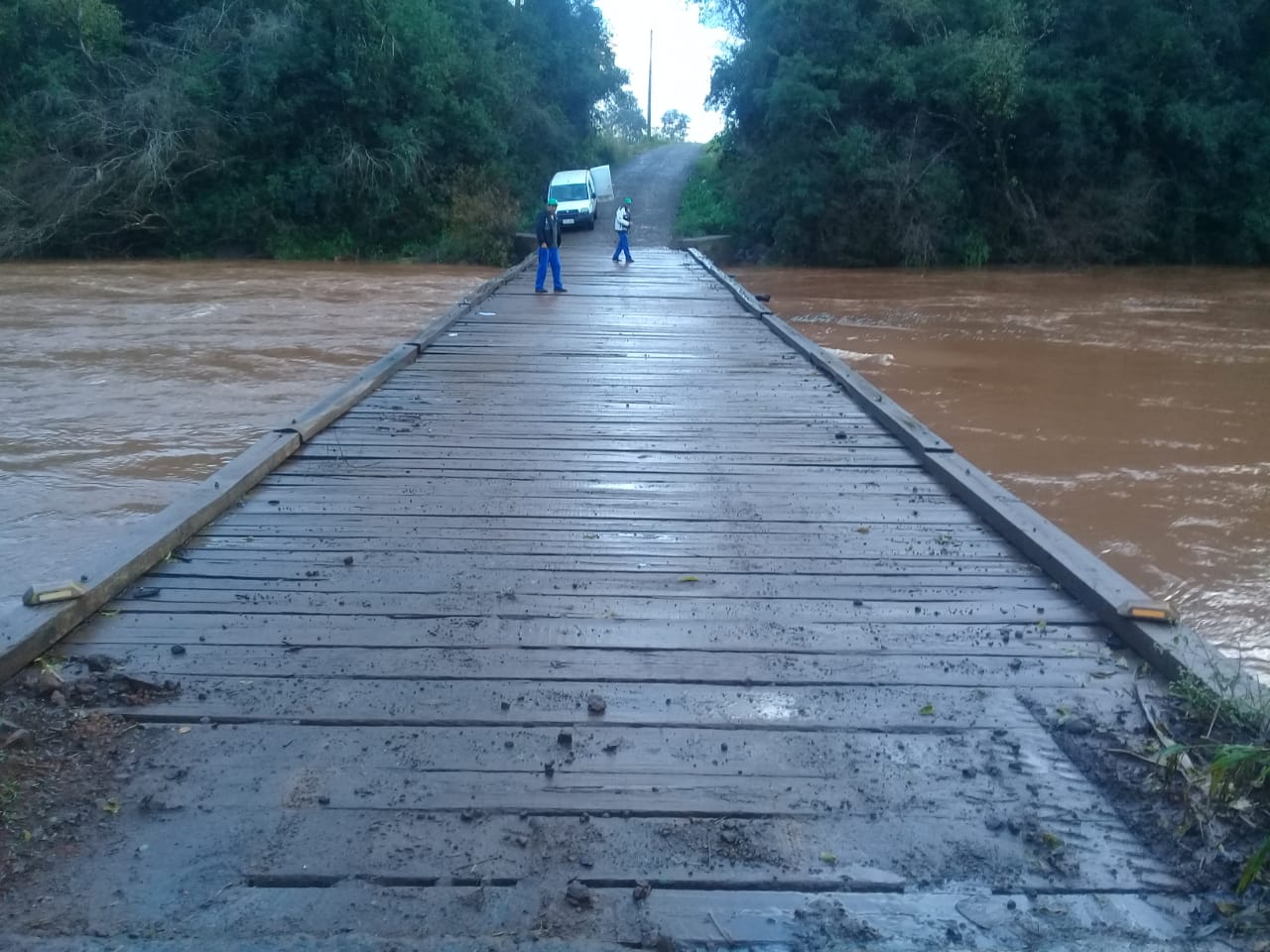 Ponte de Alpargatas recebeu trabalho de limpeza